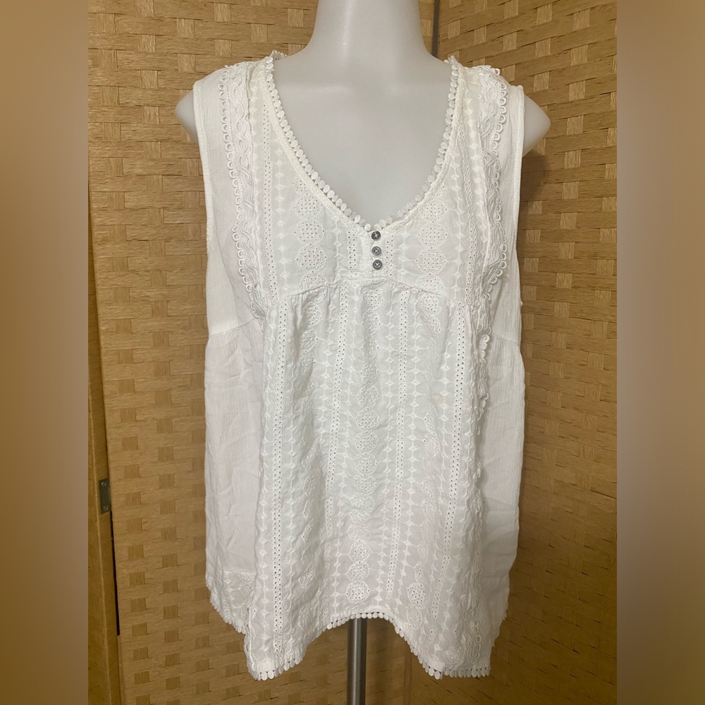 ARTESIA white flow shirt size large, rayon
